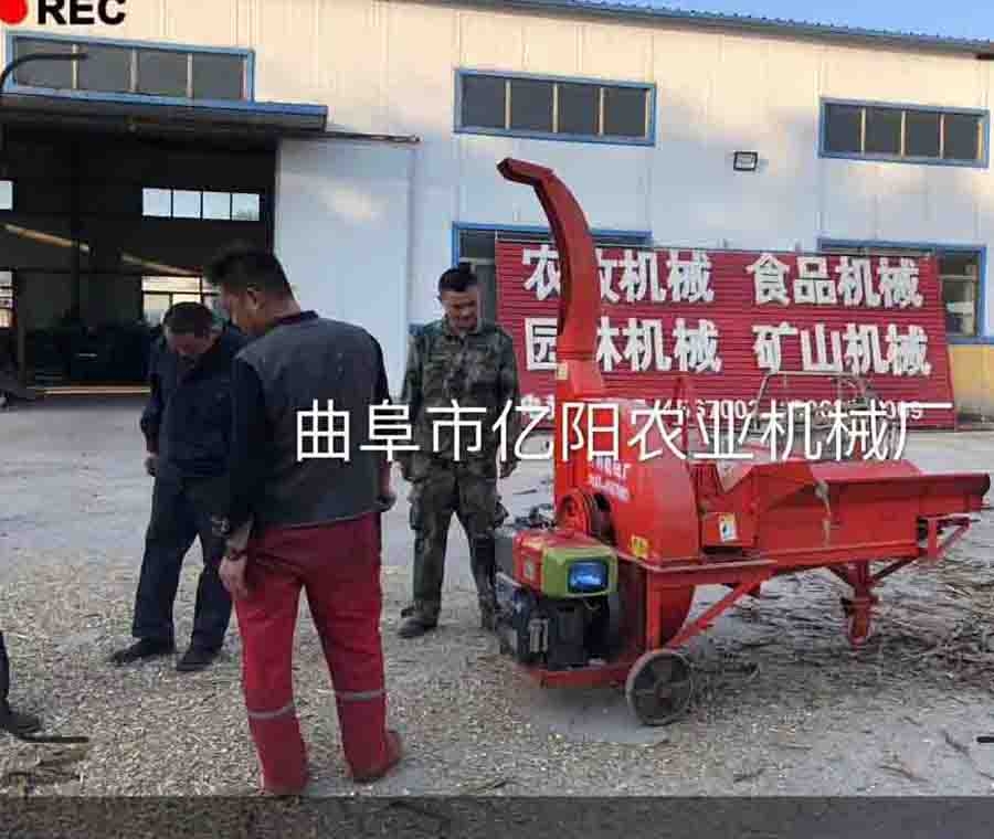 鍘草機